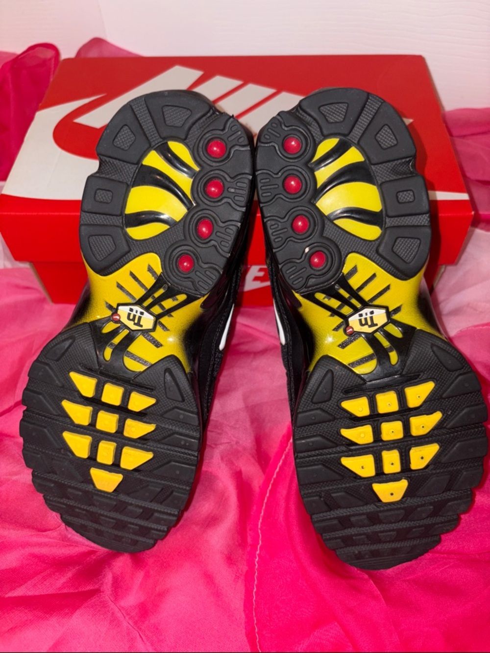 Nike Grade School Air Max Plus- Black and Yellow size 4Y - Picture 12 of 16
